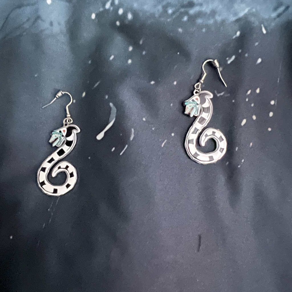 Bettlejuice Silver And Black Snake Earrings 30$